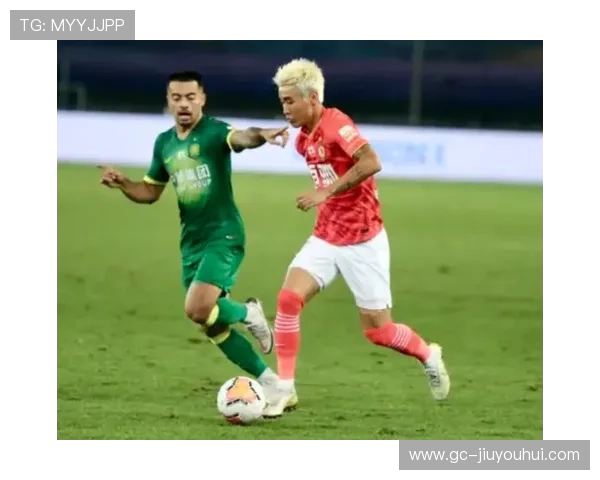 香港保师足球队队长领军带队冲击新赛季目标展现不屈拼搏精神